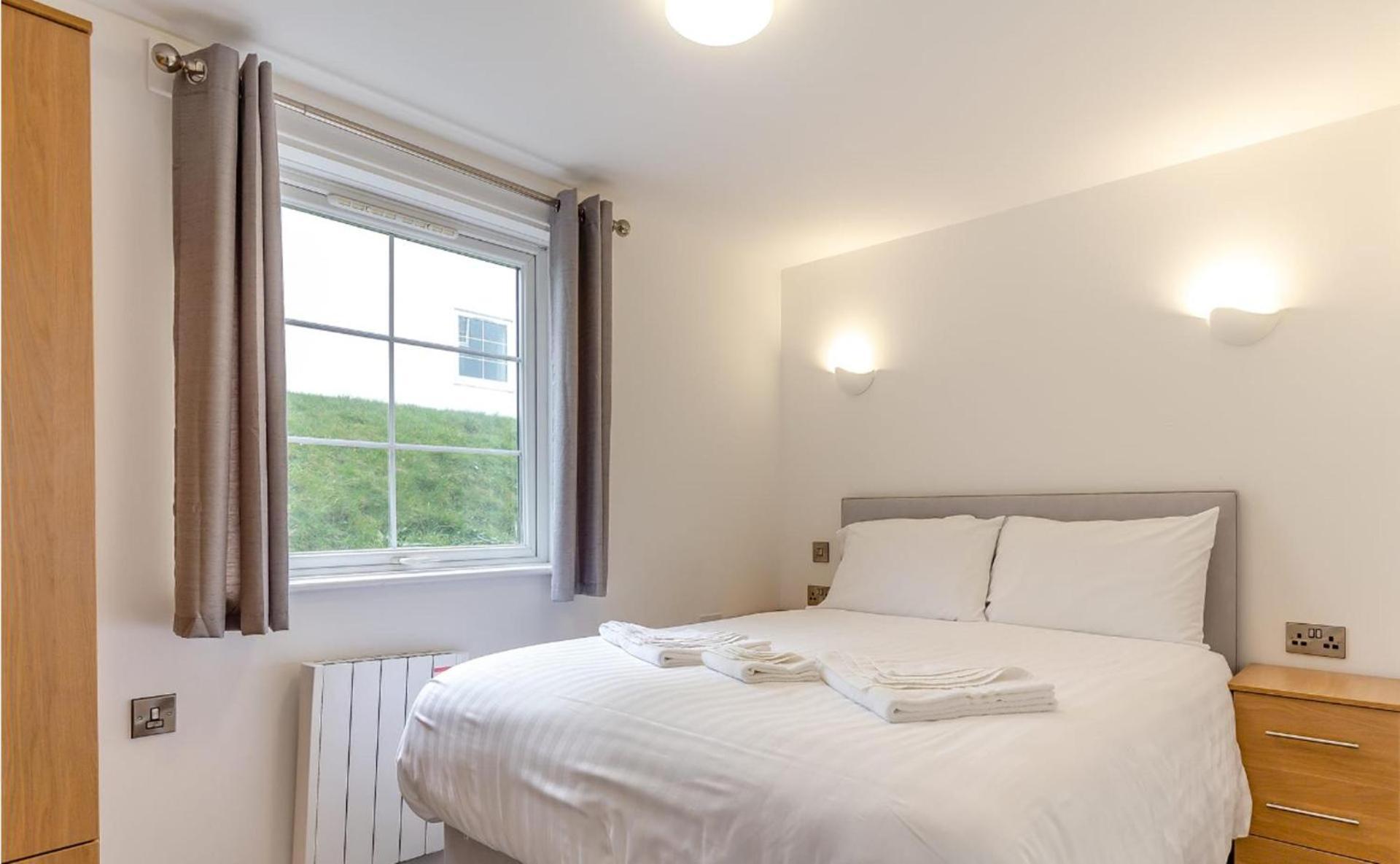 Beautiful 2-Bed Apartment In Ilfracombe Εξωτερικό φωτογραφία
